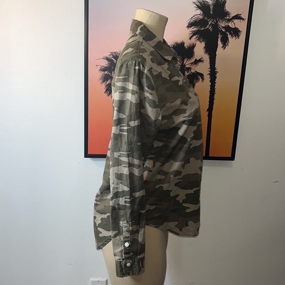 SOLD MB UNIVERSAL THREAD Camden Shirt Blouse Camouflage button Down Sz M Medium - Picture 4 of 7